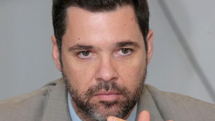 Συνέντευξη υφυπουργού παρά τω πρωθυπουργώ: Οικονομία, ΔΕΘ και εκλογικός νόμος