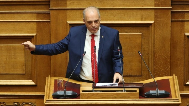 Ο Κυριάκος Βελόπουλος επικρίνει την κυβέρνηση στη Βουλή