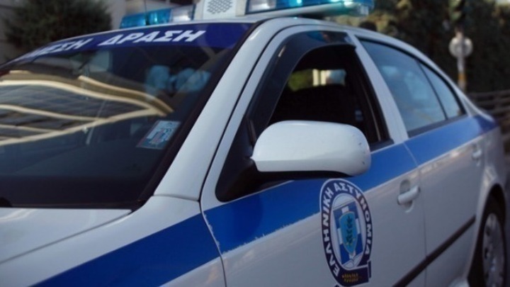 Συλληψη για παραβαση νομοθεσιας περι εξαρτησιογονων ουσιων και οπλων