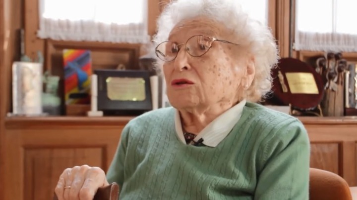 Αναμνήσεις και Αγώνας: Η Ρόσα Ροϊσινμπλίτ και η Πάλη ενάντια στη Δικτατορία