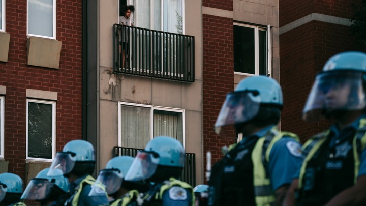 Επιχείρηση ICE: Τραμπ εξαπολύει επίθεση στο Σικάγο ενάντια σε παράνομους μετανάστες