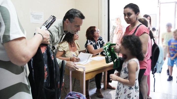 Διανομή Σχολικών Ειδών σε Παιδιά Ευάλωτων Οικογενειών στον Δήμο Αθηναίων