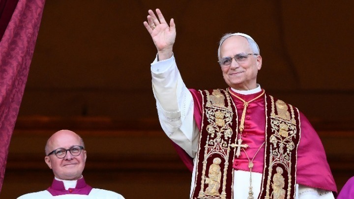 Ο Πάπας Λέων ο ΙΔ' στην Πρώτη του Συνέντευξη: Μηνύματα για την Κοινωνική Δικαιοσύνη και τη Δημοκρατία