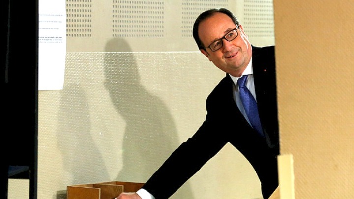 Ολάντ: Φορολογία πλούτου και αναστολή μεταρρυθμίσεων