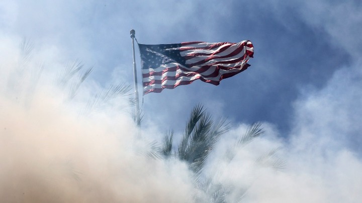 Δημοσκόπηση: Η Σκληρή Ρητορική στον Πολιτικό Διάλογο Ενθαρρύνει τη Βία