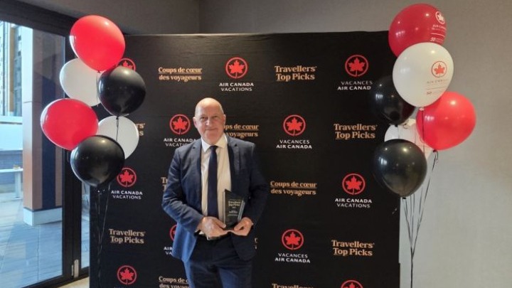 Η Σαντορίνη κορυφαίος προορισμός στη λίστα των Καναδών ταξιδιωτών