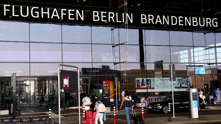 Κυβερνοεπίθεση σε Αεροδρόμια: Ανησυχία για Ασφάλεια Επιβατών