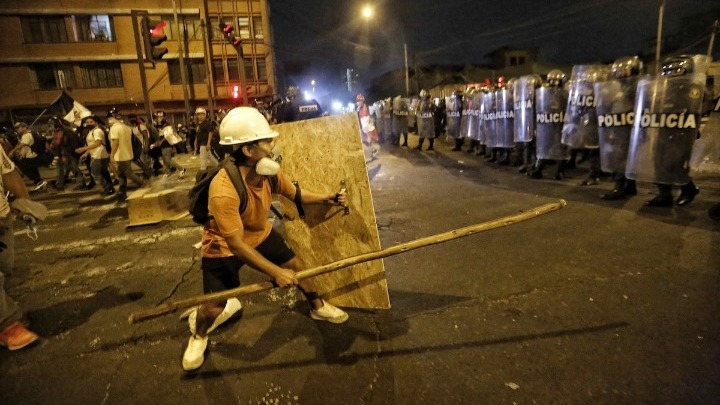 Διαδήλωση κατά της κυβέρνησης στη Λίμα: Συγκρούσεις και κοινωνική αντίδραση