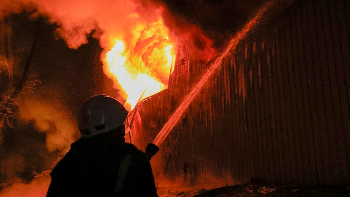 Επίθεση σε Ρωσικά Πετροχημικά Συγκροτήματα από Ουκρανικά Μη Επανδρωμένα Αεροσκάφη