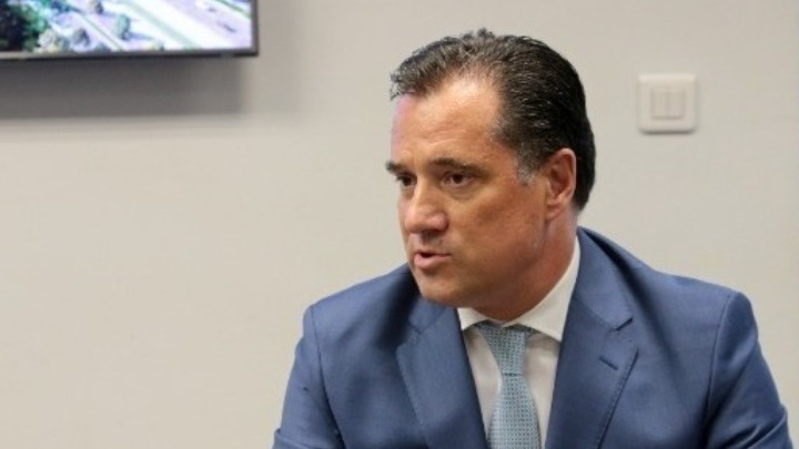 Ο υπουργός Υγείας αντιμετωπίζει τις διοικήσεις των νοσοκομείων με καρότο και μαστίγιο