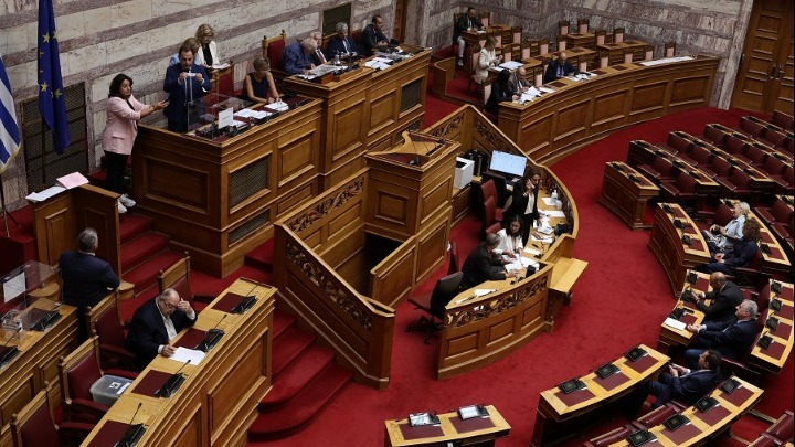 Αντιπαράθεση κοινοβουλευτικών για την κατάθεση του Ν. Σαλάτα και τις δηλώσεις της 'Αννας Διαμαντοπούλου