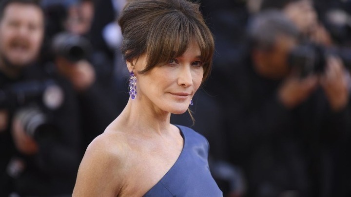 Η Κάρλα Μπρούνι στο πλευρό του Σαρκοζί: Η αγάπη είναι η απάντηση