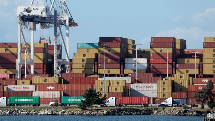 Νέοι δασμοί από τον πρόεδρο των ΗΠΑ σε φάρμακα, φορτηγά και έπιπλα