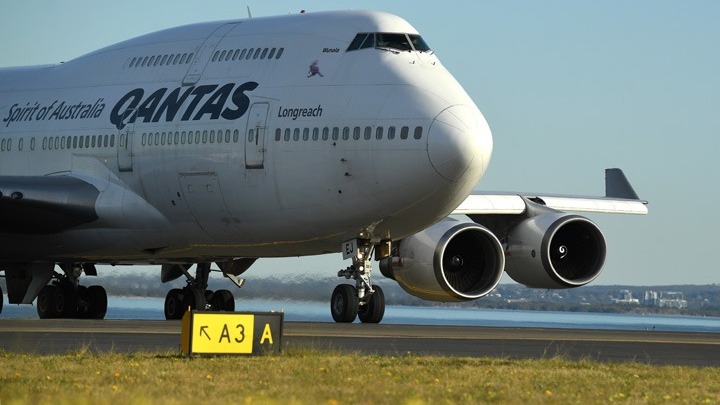 Αναγκαστική προσγείωση αεροσκάφους της Qantas Airways στη Νέα Ζηλανδία λόγω καπνού στον χώρο των αποσκευών