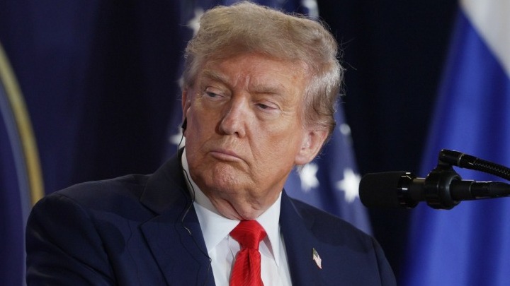 Συνάντηση Τραμπ - Ζελένσκι: Απόπειρα Άρσης Περιορισμών για Αμερικανικά Όπλα