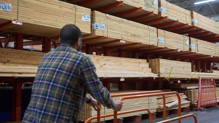 Νέα δασμολογικά μέτρα από τον πρόεδρο Τραμπ