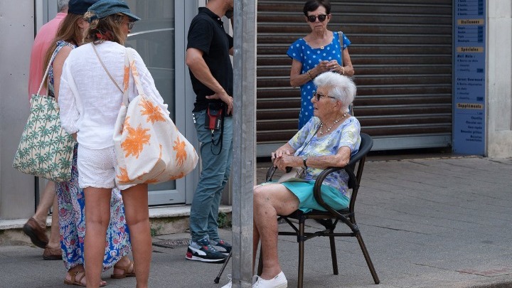 Η Αύξηση της Ακραίας Μοναξιάς στους Ηλικιωμένους στη Γαλλία
