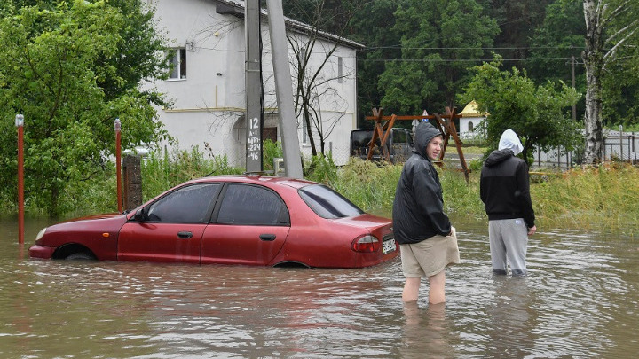 Τραγωδία στην Ουκρανία: 9 νεκροί από πλημμύρες και βομβαρδισμούς