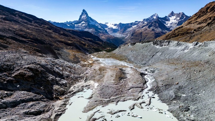 Τα Τραγικά Νέα για τους Ελβετικούς Παγετώνες: Χάνουν το Ένα Τέταρτο του Όγκου τους σε Δέκα Χρόνια