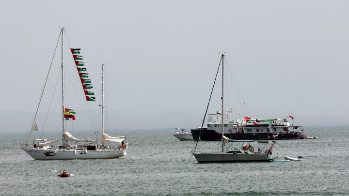 Διεθνής Στολίσκος Συνεχίζει την Πορεία του προς την Γάζα παρά τον Αποκλεισμό