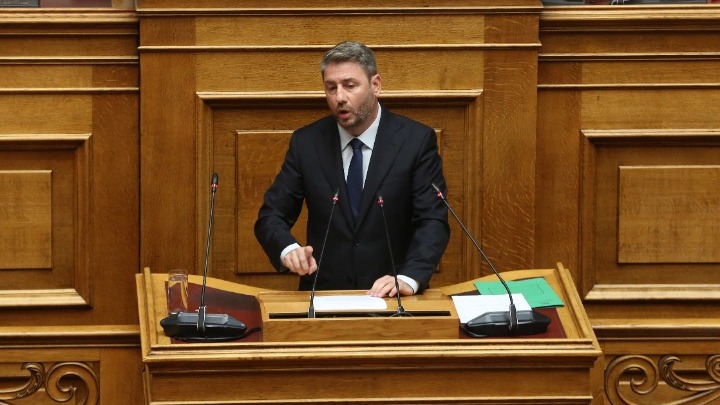 Κριτική βουλευτή στην κυβέρνηση για διαφθορά και ανακατασκευή του Συντάγματος