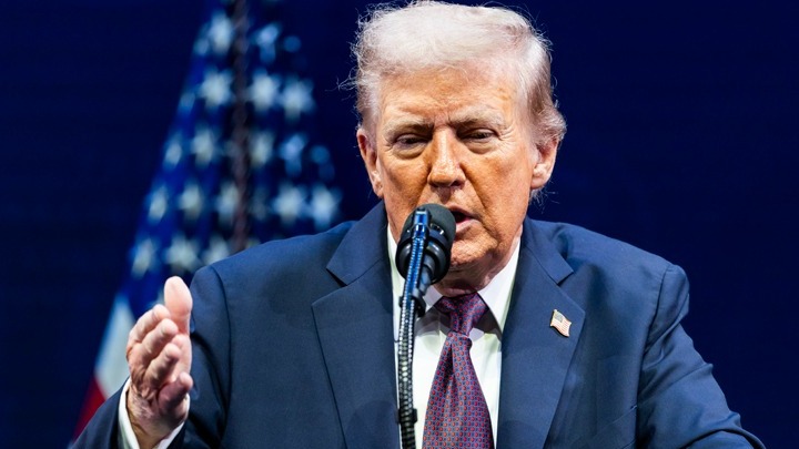 Προειδοποίηση Τραμπ για απολύσεις και περικοπές λόγω shutdown