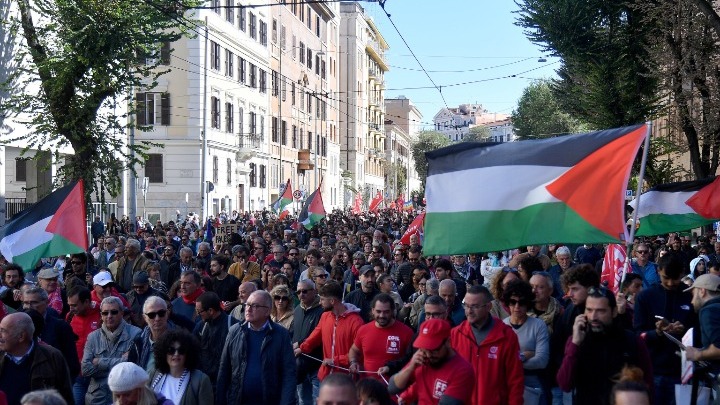 Μαζική συμμετοχή στη γενική απεργία στην Ιταλία