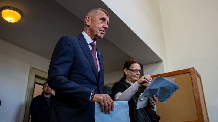 Εκλογές στην Τσεχία: Ανατροπή στην Εξουσία με Μπάμπις στο Προσκήνιο