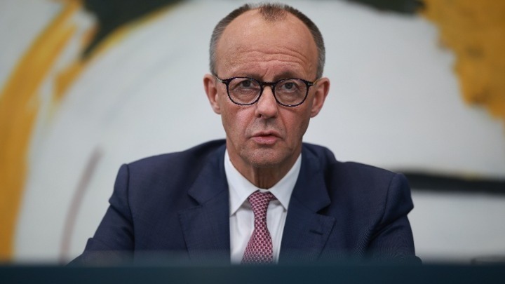 Σημαντικές τηλεφωνικές επαφές για τον καγκελάριο Φρίντριχ Μερτς