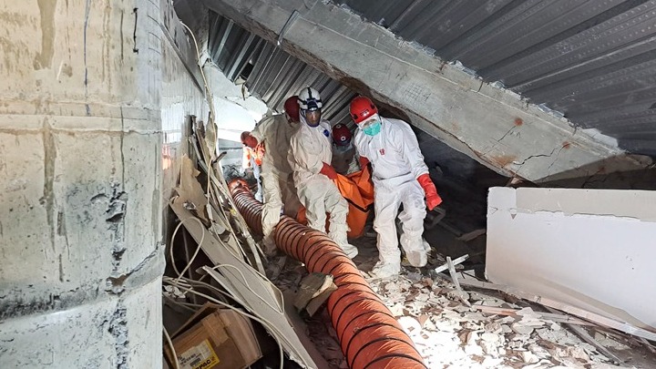 Κατάρρευση Σχολείου στην Ινδονησία: Ανακοίνωση για 54 Νεκρούς και 13 Αγνοούμενους