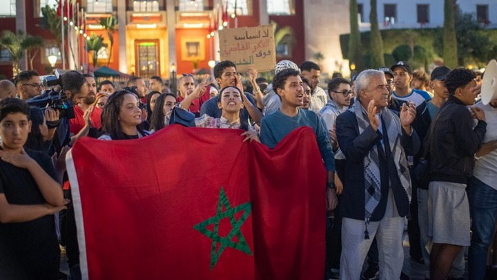 Νέοι στο Μαρόκο απαιτούν το τέλος της διαφθοράς και την αποχώρηση του επικεφαλής της κυβέρνησης