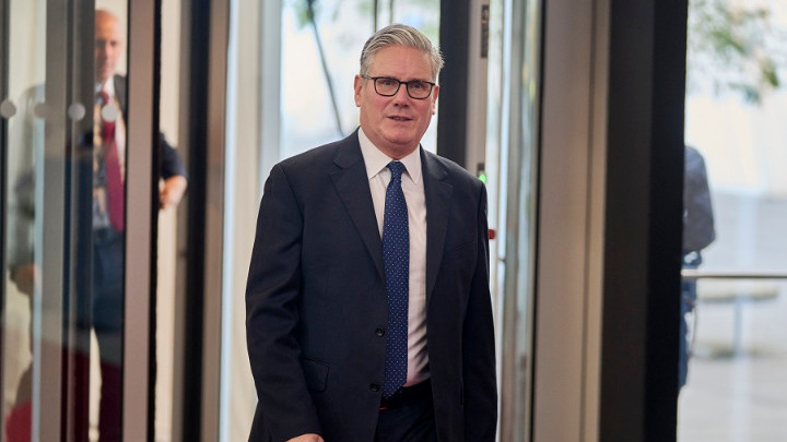 Ο πρωθυπουργός Στάρμερ καταδικάζει τις επιθέσεις στις εβραϊκές κοινότητες