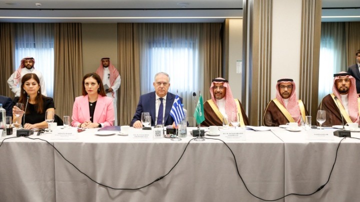 Συνάντηση υπουργών Ελλάδας-Σαουδικής Αραβίας για ενίσχυση οικονομικών σχέσεων