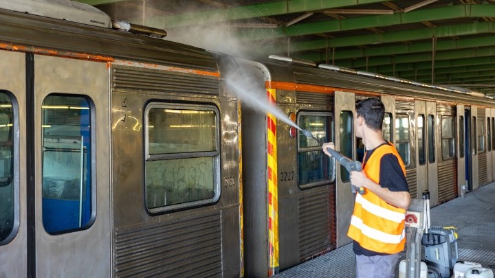 Η Αναβάθμιση των Μέσων Σταθερής Τροχιάς: Η Προσπάθεια για την Καθαρή Γραμμή