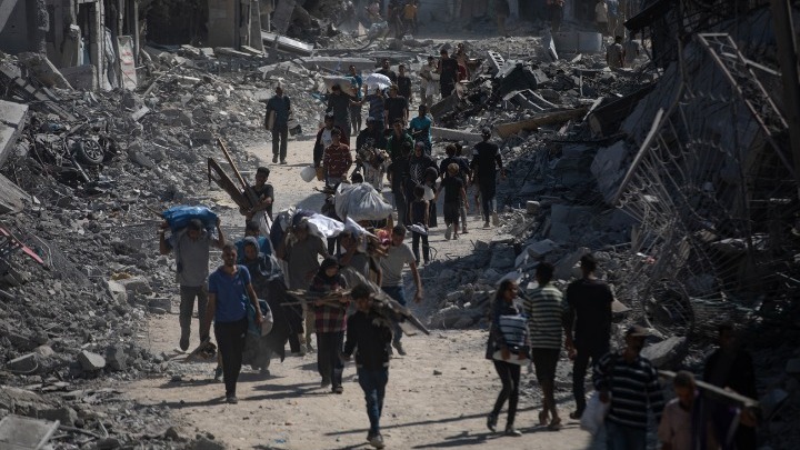 Εκατοντάδες Παλαιστίνιοι επιστρέφουν στα εγκαταλειμμένα τους σπίτια με την κατάπαυση του πυρός