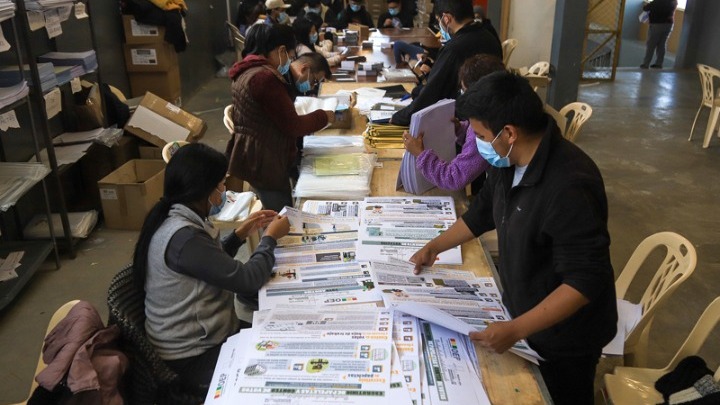 Εκλογές στη Βολιβία: Οι υποψήφιοι για την προεδρία και οι προεκλογικές υποσχέσεις τους