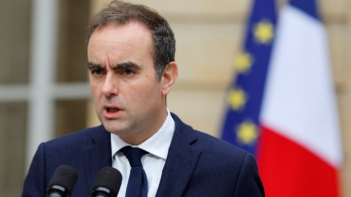 Αναστολή μεταρρύθμισης συνταξιοδοτικού συστήματος στη Γαλλία μέχρι τις εκλογές του 2027