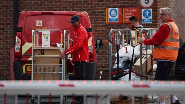 Πρόστιμο 21 εκατ. λιρών στη Royal Mail για καθυστερήσεις παράδοσης αλληλογραφίας