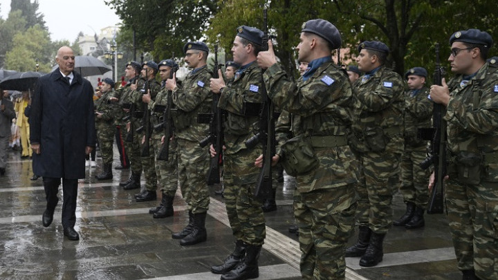 Αύξηση αποδοχών για οπλίτες: Νέα ΚΥΑ από τον υπουργό Εθνικής Άμυνας