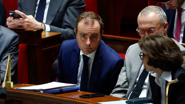 Ανατροπή στην Εθνοσυνέλευση της Γαλλίας: Απορρίφθηκε πρόταση μομφής κατά της κυβέρνησης Λεκορνί