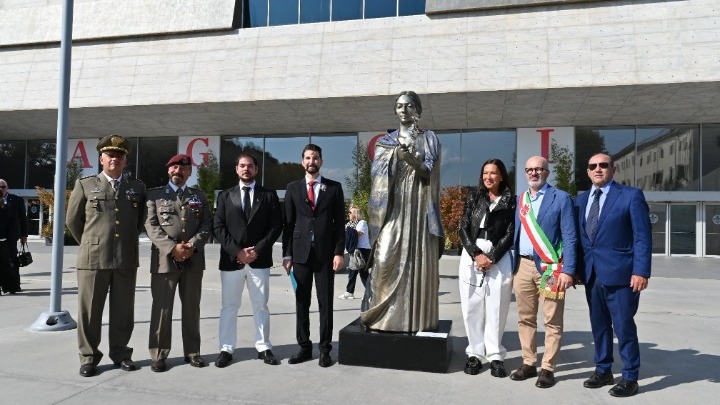 Το άγαλμα της Μαρίας Κάλλας στη Φλωρεντία