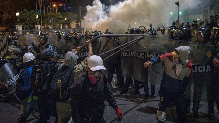 Σοκ στο Περού: Αναγνωρίστηκε Αστυνομικός για τον Θάνατο Διαδηλωτή