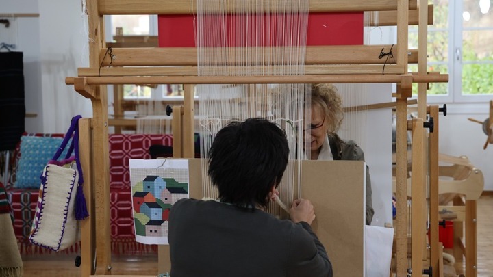 Αναβίωση ελληνικής χειροτεχνίας μέσω του Σουηδικού Σχολείου Υφαντουργίας