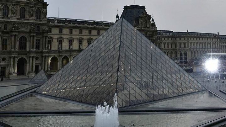 Ανακοίνωση Υπουργείου Εσωτερικών: Ενίσχυση Ασφαλείας στο Λούβρο μετά την Κλοπή Κοσμημάτων