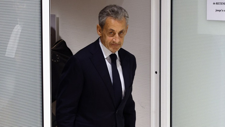 Σαρκοζί: Αναχώρησε για τη φυλακή μετά την επιβολή ποινής
