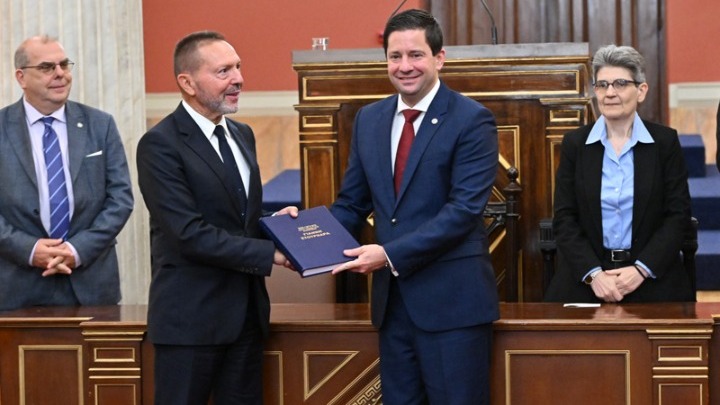 Τιμή για τον ομότιμο καθηγητή Γιάννη Στουρνάρα από το ΕΚΠΑ