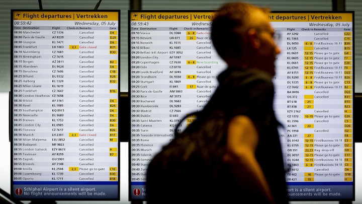 Ακυρώθηκαν Δεκάδες Πτήσεις στο Αεροδρόμιο Σίπχολ λόγω Καταιγίδας