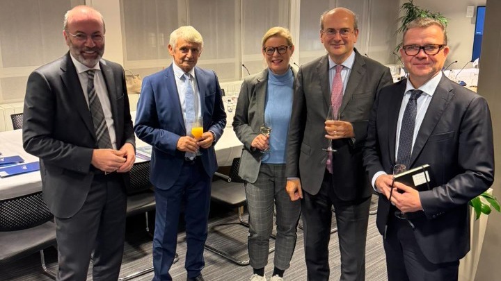 Συνάντηση Χατζηδάκη στις Βρυξέλλες: Σημαντικές συζητήσεις για την Ευρώπη