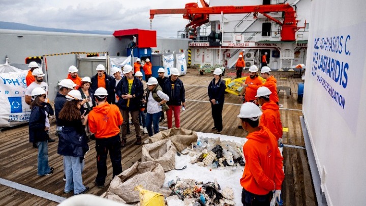 Το έργο του "Τυφώνα": Η αποκατάσταση των ελληνικών ακτών