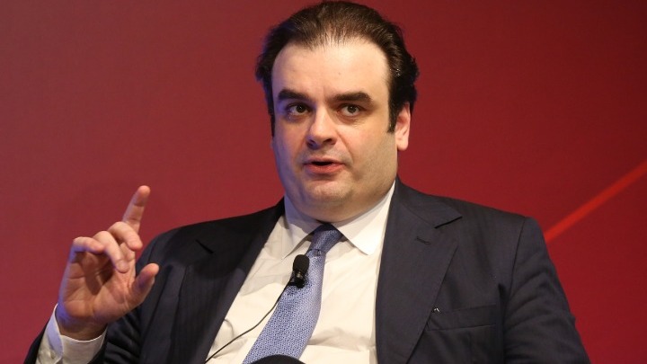 Ο Υπουργός Πιερρακάκης αναλύει την ανταγωνιστικότητα της Ελλάδας στο 4ο Οικονομικό Συνέδριο